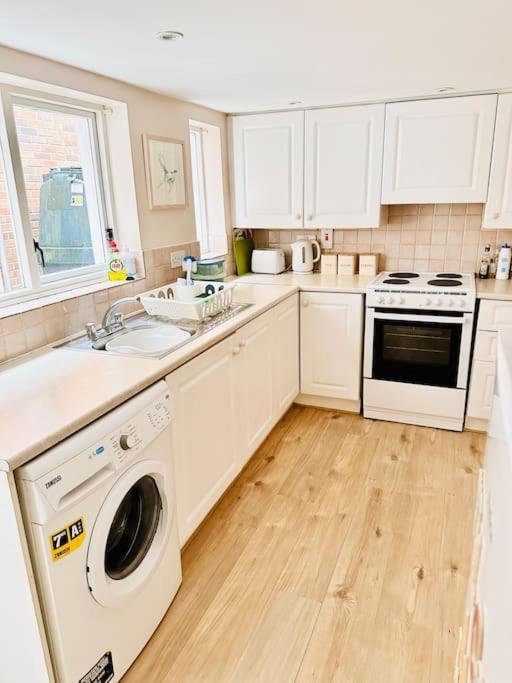 Stylish City Centre House / 3 Bedroom / Family Friendly Белфаст Экстерьер фото