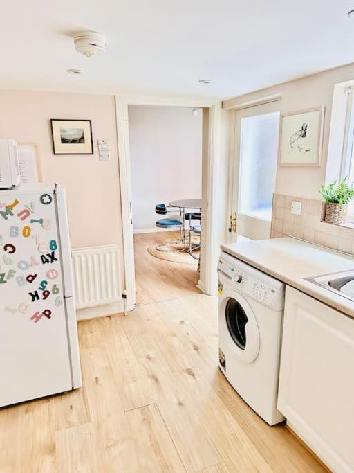 Stylish City Centre House / 3 Bedroom / Family Friendly Белфаст Экстерьер фото